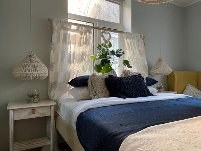 Pristine 1Br Apt in City Center with Free Parking