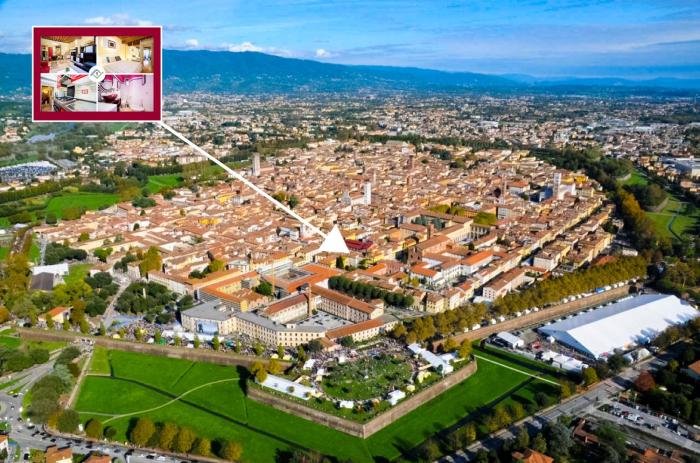 Antica Piazza in Centro Storico a Lucca by TuscanyWeGo