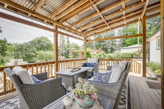 Sonoma County Vacation Rental w Vineyard Views!