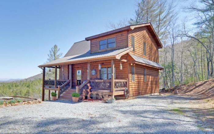 Majestic View - Long Range Panoramic Mountain Views - Breathtaking Views, Hot Tub, Billiards Table, Finest Finishes & Amenit