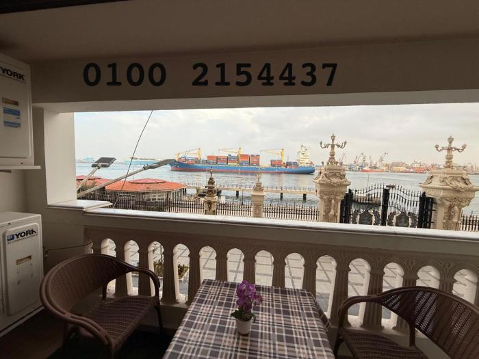 شقه 102 مطله علي قناة السويس والبحر فيو رائع بورسعيد