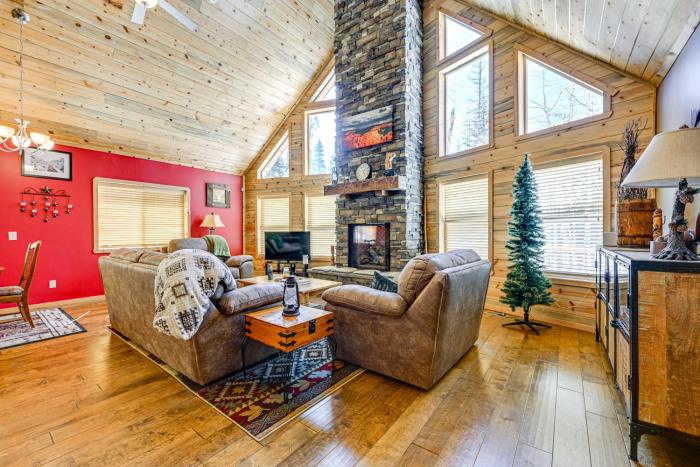 < 1 Mi to Brian Head Resort: Spacious Cabin!