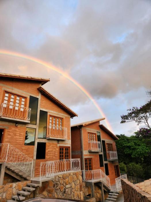 Chalé Sol - Vila Doiideira - lindo aconchegante e no centro de Ibitipoca