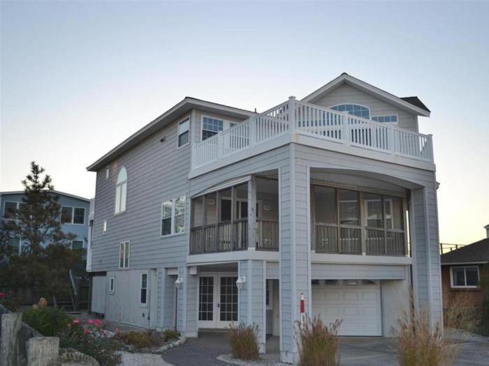 Single Family, Ocean Block, Wifi, Washer And Dryer, Second 2Nd Home From The Ocean! 2Nd From Ocean Contemporary Ship Bottom Home 14010