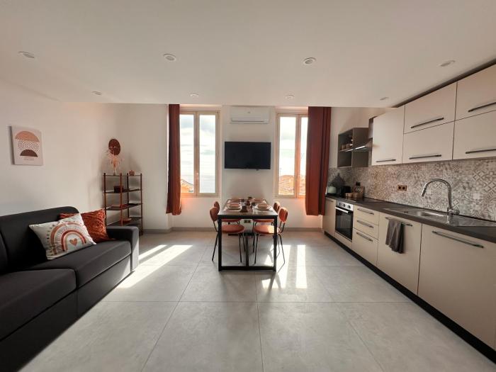 Courts & Coasts few steps from Tennis courts, Country Club and Montecarlo Beach