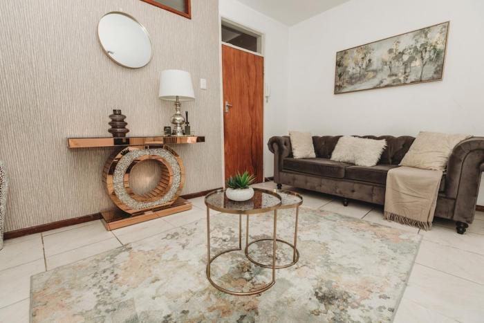 Studio apartment-Kloof Street