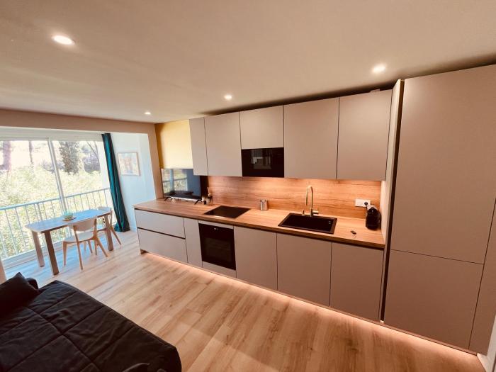 Noble Escale, Plage et Parking