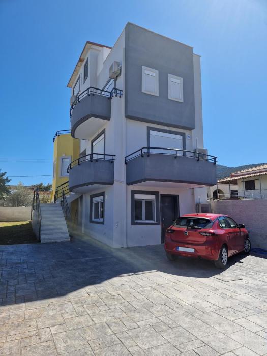 Pearl Villa and Apartment near Beach and Athens Airport