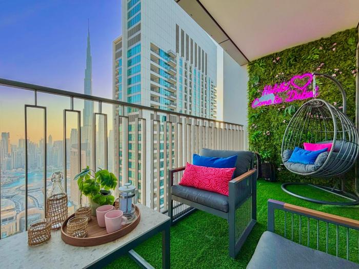 Elite 4 Bedroom Luxury Apartment, Burj Khalifa View, Opposite Dubai Mall, Infinity Swimming Pool