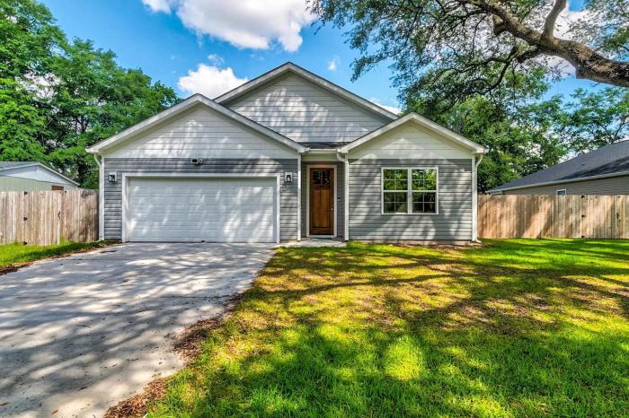 Big Modern Home with Ample Parking