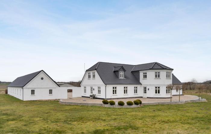 Beautiful Home In Rødding With Wifi