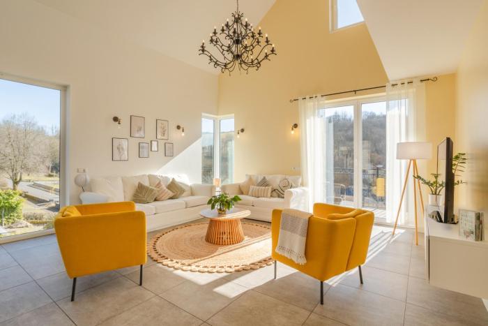 Spacious Home Sauna Hot Tub Pool Patio BBQ