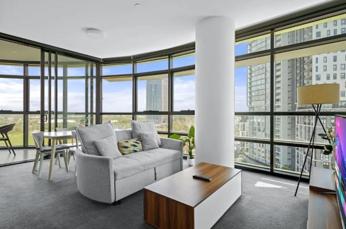 105OP Abnb-Style Spectacular Park View 2BR Apt with Free Parking