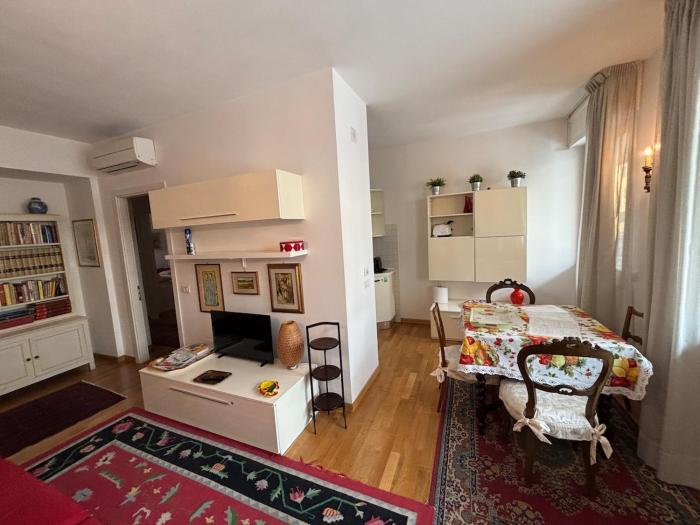Spacious 2BR 2 Bathrooms 650m from Tower Modern Quiet