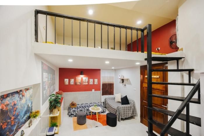 5 to Hoan Kiem lake - OLD Quarter Center - Netflix