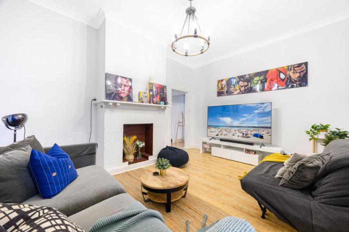 Spacious 4BR Straithfield house close 2 airport city