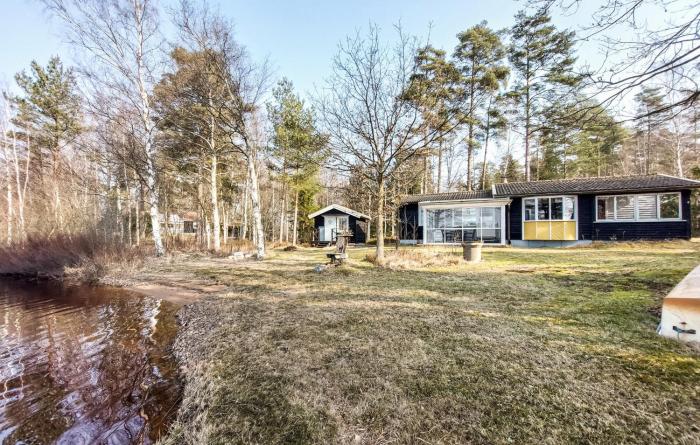 Beautiful Home In Vägla With Wifi