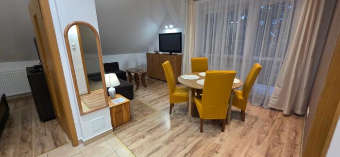 Cudowny Zakątek z Ogrodem i Basenem