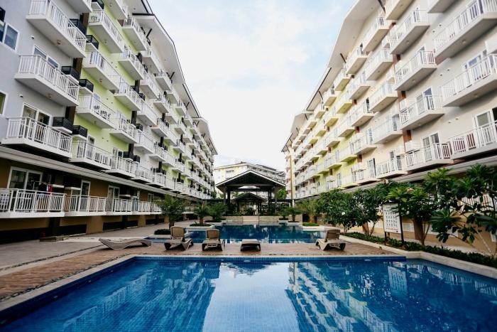Modern Studio Near Airport Pool & Gym, Self check-in FREE Fast WiFi Netflix & Kitchen