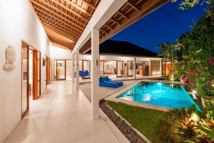 Modern stylish 4BR villa in central canggu