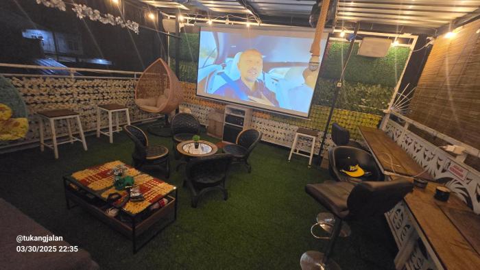 Hollandia Kos Khusus Perempuan