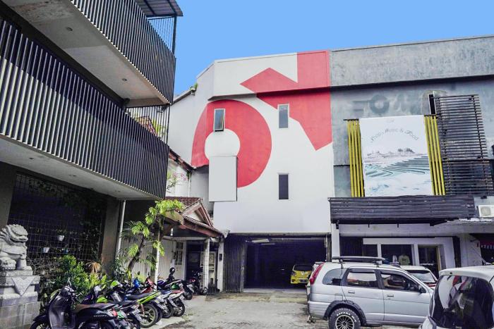 Hotel O Makassar near Mall Panakukkang formerly Sayang Home Stay