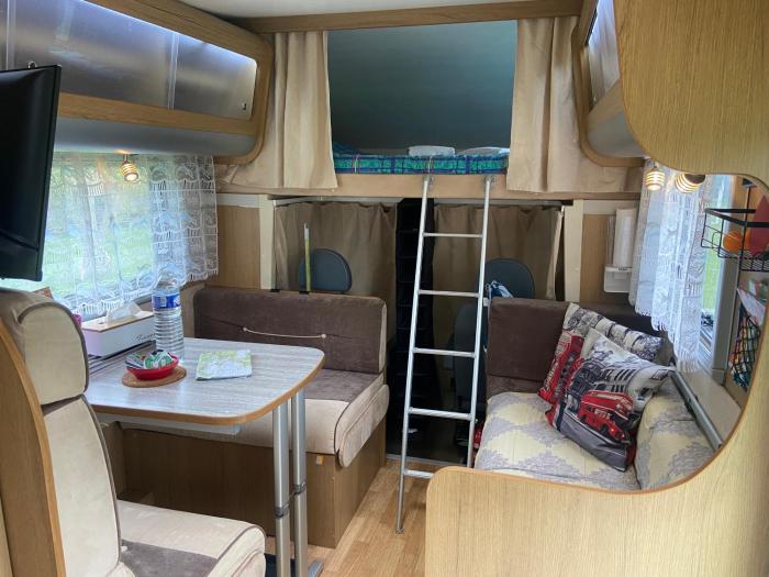 Camping-car au Charme de la Forêt avec jardin Accès à pied Circuit des 25 Bosses