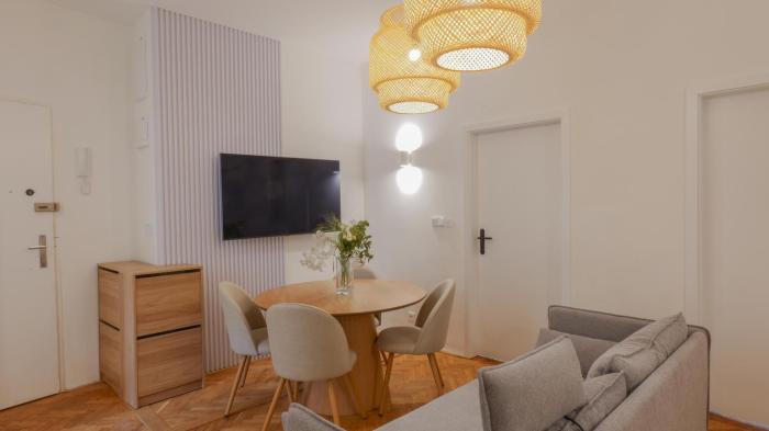 Newly Renovated 3BR Apartment 2 Min Walk to Wenceslas Square