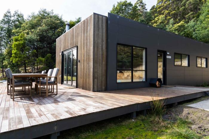 Brewers Cabin self-contained cabin at McHenry Distillery & Brewery