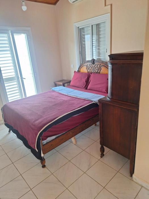 Big house near sea, shared swimming pool