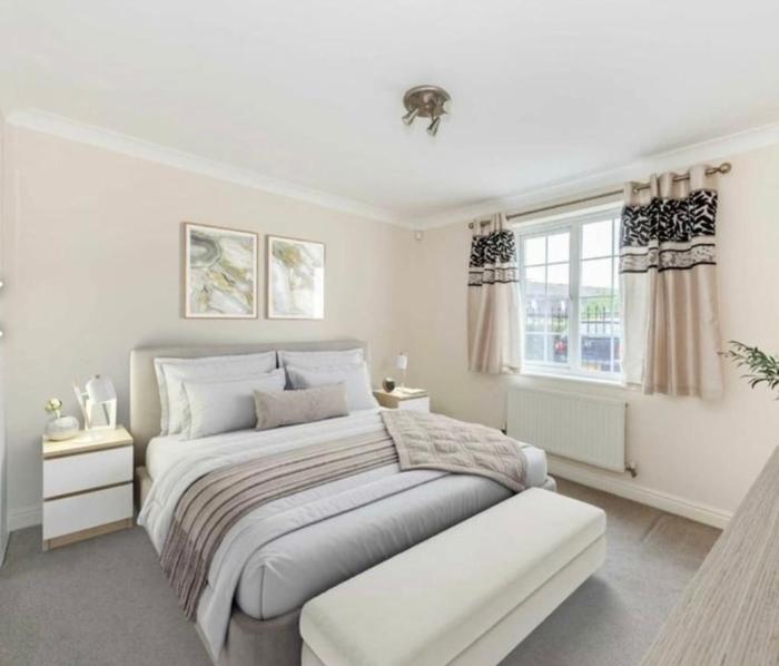 Spacious 2-Bed Family Flat in Wimbledon Near Tube