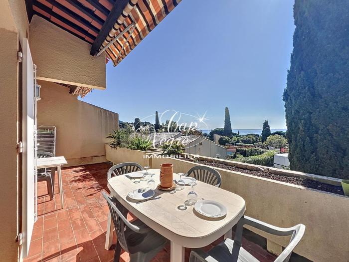 Appartement T2, 4 personnes terrasse vue mer résidence avec piscine à Pramousquier - LE LAVANDOU