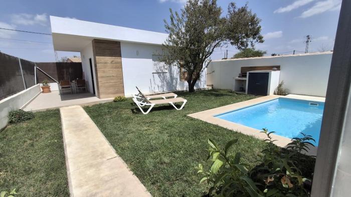 Passive House con piscina y jardín privado