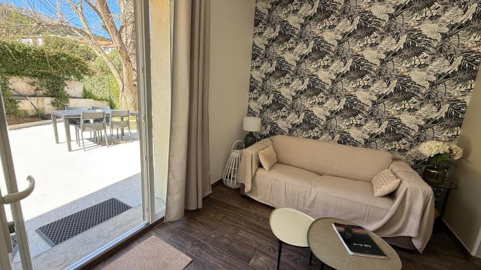 A CASA CORBAIA Appartement 40 m2, jardin privé, parking, proche centre ville et mer Apartment 40 m2, private garden parking near town center and sea port and airport