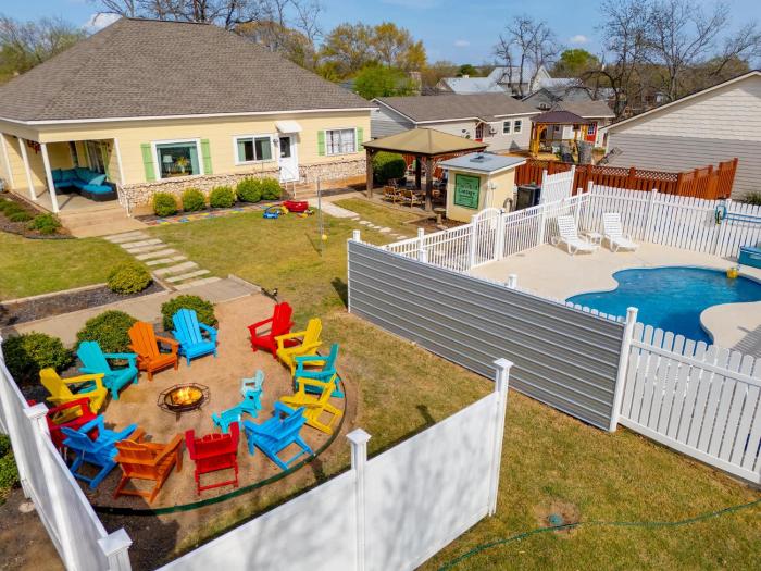 Uncorked Cottage - Hot Tub & Heated Pool