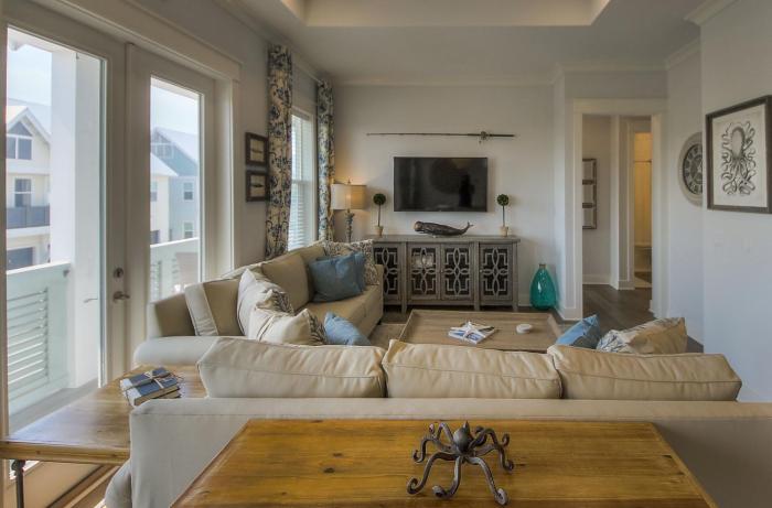 Whale Tales Prominence 30A! BESIDE POOL! 6 seater LSV! 4 Bikes Sleeps 6!