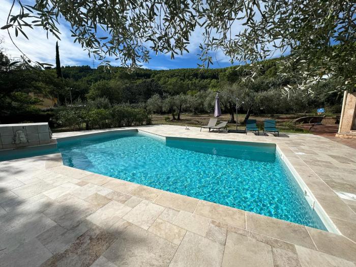 Provençal villa with pool