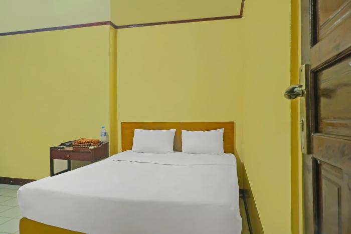 SPOT ON 92466 Adam Kost SyariahNearWisata Jembatan Barito