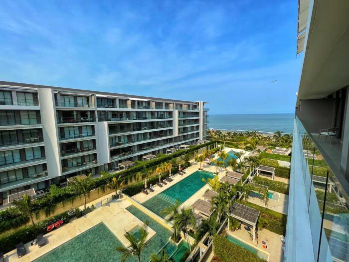 Amazing Loft Private Beach + Pools + Natural