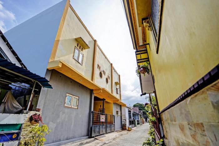 Hotel O Lili Kost SyariahNearKetapang Royal City