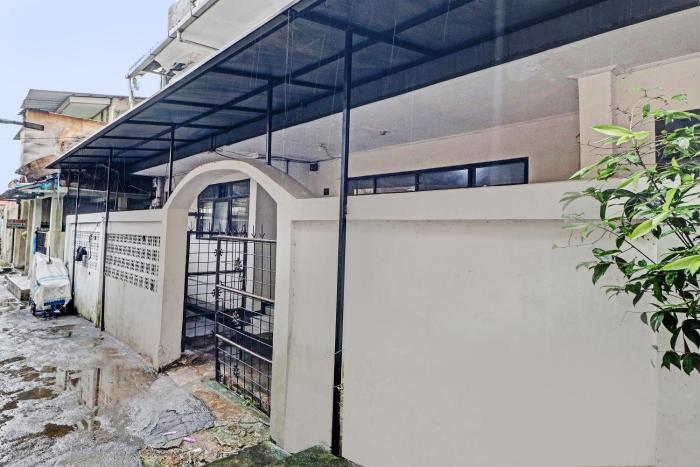 OYO Life 92685 Kost Arimbi
