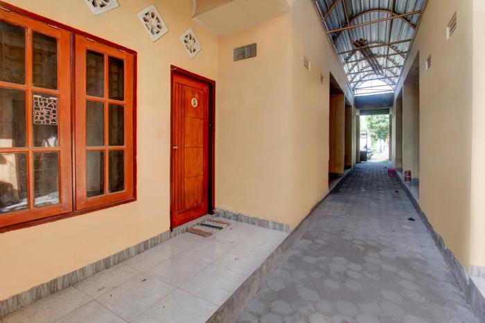 OYO Life 92846 Kost Putra Griya Eka