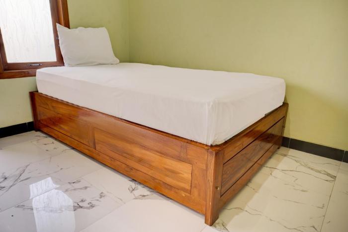 OYO Life 92922 Kost Bu Mala 1 Syariah