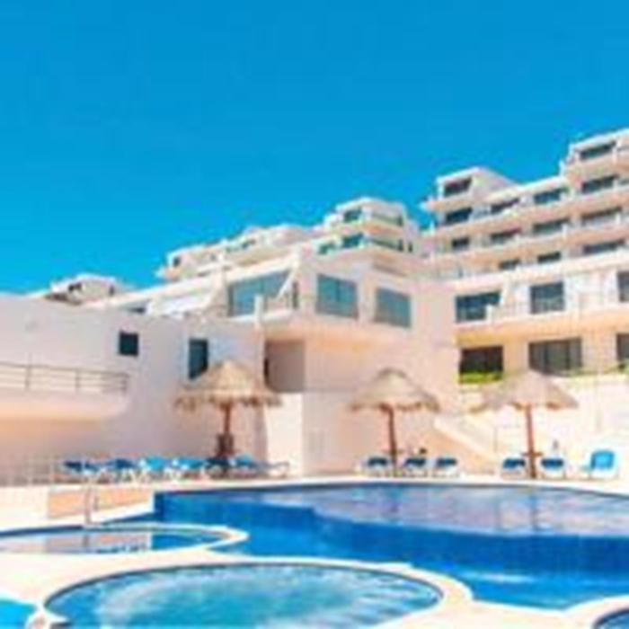 Ocean view condo with balcony hotel zone Cancun