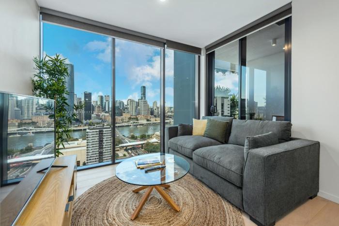 Breathtaking City & River Views with Pool, Gym, Park