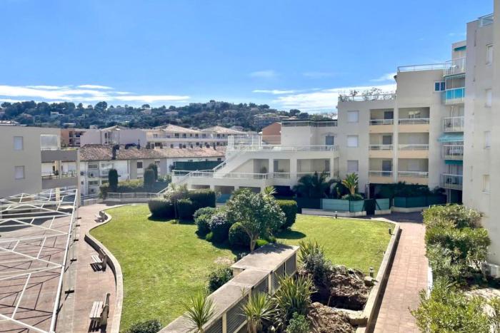Apartment with terrace in Cavalaire-sur-Mer
