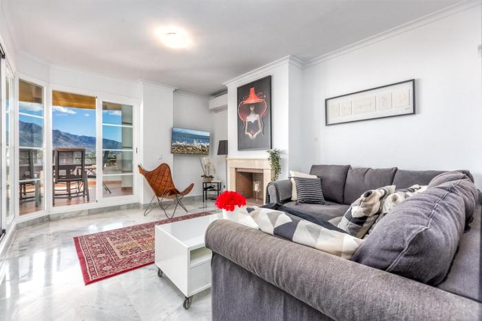 3 bed duplex by Puerto Banus, Marbella, 3 pools, Sea views