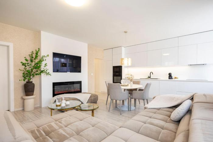 ALURE RESIDENCES 13 & 24h self check-in, fireplace,private parking in front of the apartment building included, new building, green area with meadows and forests