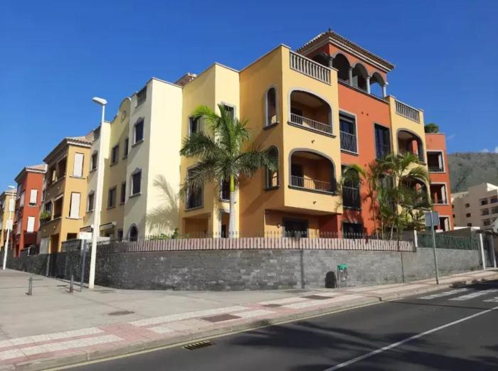 Modern Apartment in Adeje, 65 sqm, Year-Round Pool