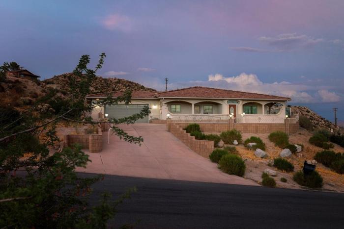 Hilltop Haven Near Joshua Tree National Park